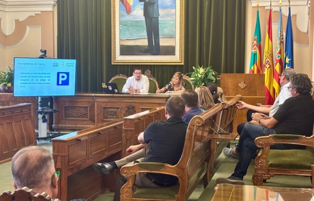 Castelló prepara un contrato para ofrecer 100.000 horas de parking gratuito por comprar en comercio local