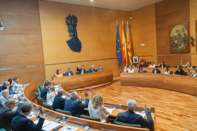 La Diputación de Valencia pide al Gobierno declarar la Ribera zona gravemente afectada por el reventón térmico de agosto