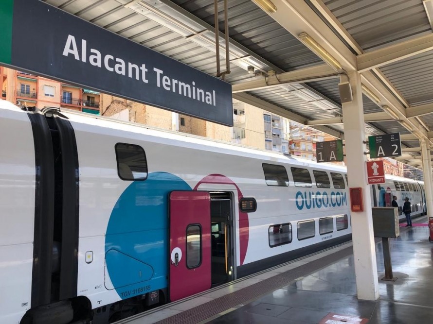 Primavera floja para el tren de alta velocidad en Alicante: pierde un 3% de viajeros
