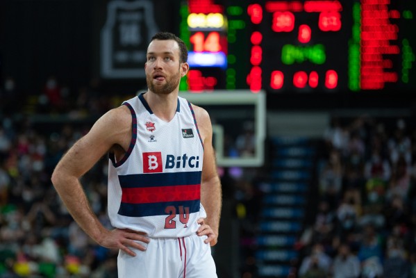 El Valencia incorpora a Matt Costello al no igualar Baskonia su propuesta
