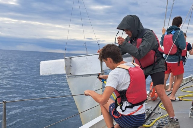 La Generalitat reúne en Burriana a científicos y estudiantes para luchar contra la contaminación marina