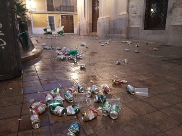 La ordenanza de convivencia quiere atajar el 'botellón' al tipificar las concentraciones que impidan el paso