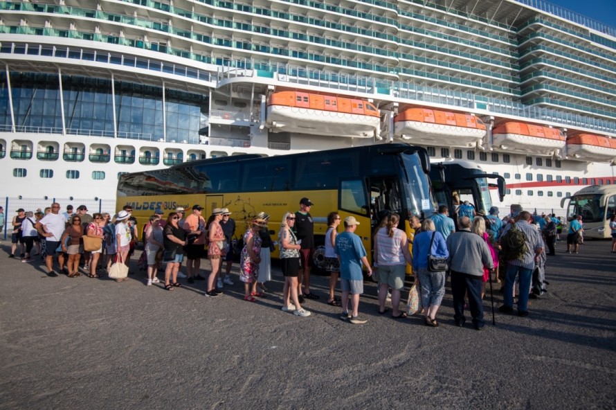 Alicante tienta al 'gigante' Carnival con patrimonio y gastronomía para ampliar escalas de sus cruceros