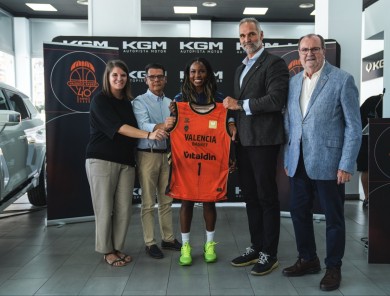 Alexis Peterson-Smalls, presentada como nueva jugadora de Valencia Basket