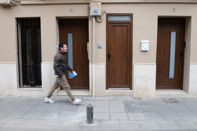 València tramita las primeras 14 solicitudes para reconvertir bajos turísticos ilegales en viviendas