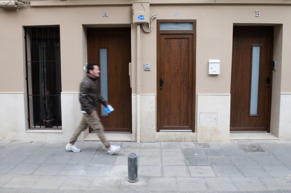 València tramita las primeras 14 solicitudes para reconvertir bajos turísticos ilegales en viviendas