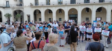 Otra concentración vecinal reclama mejoras en la limpieza de Alicante