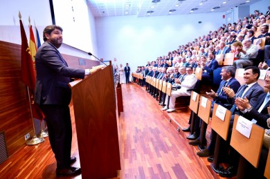 López Miras anuncia la aprobación del anteproyecto de la Ley de la Empresa Familiar con nuevas ventajas fiscales