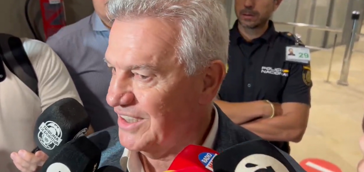 Javier Aguirre llega a València: 