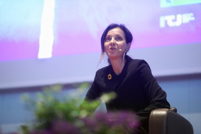 UGT Serveis Públics concede a Nevenka Fernández el XIX Premi Avançant en Igualtat