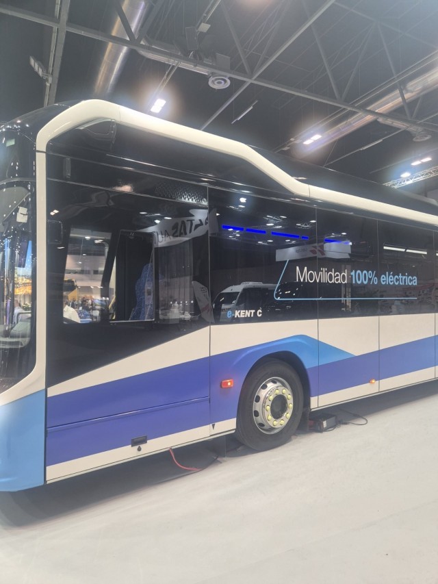 Villena estudia incorporar autobuses eléctricos y nuevas exigencias ambientales en la futura contrata del transporte urbano