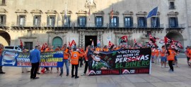 Sin revisión del bus en Alicante: el PP defiende el servicio con más usuarios; la izquierda reclama controles 