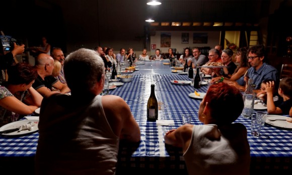 Sentarse alrededor de una mesa, hablar de la vida: así es 'Teatro de mangiare?'