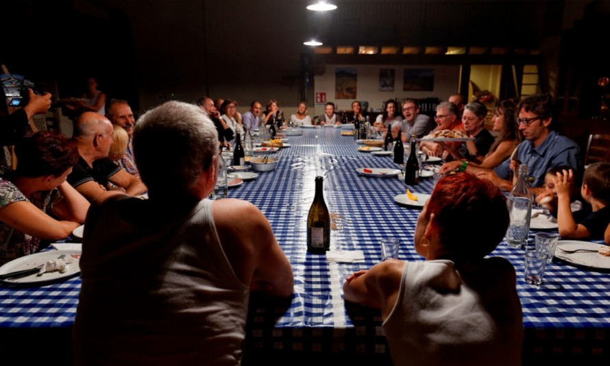 Sentarse alrededor de una mesa, hablar de la vida: así es 'Teatro de mangiare?'