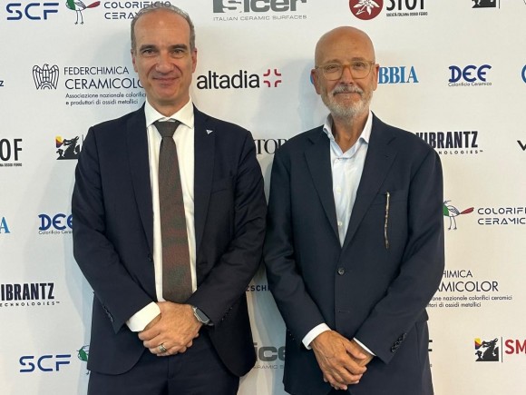 Anffecc refuerza en Cersaie la colaboración con la patronal italiana de Ceramicolor ante los retos del sector de fritas y esmaltes