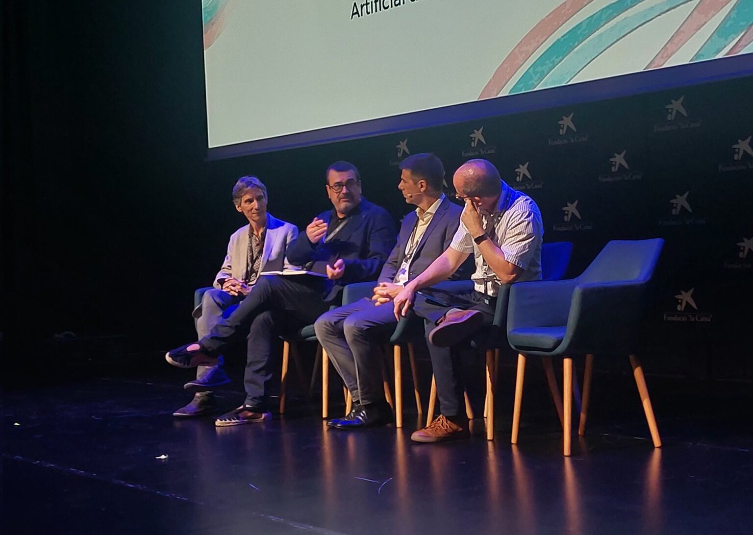 Docentes e investigadores debaten en València sobre el uso de la IA en la educación