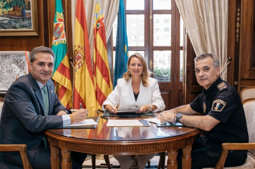 Castelló distingue la labor de la Policía Local y la colaboración ciudadana por San Miguel Arcángel