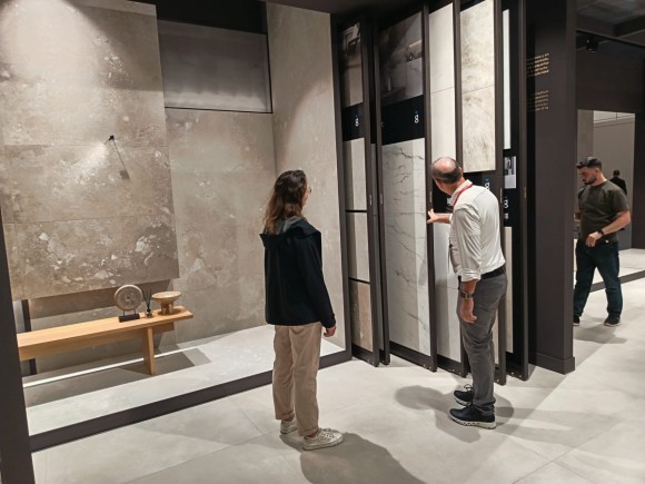 El azulejo coge aire en Cersaie y fortalece su relación con los mercados internacionales...pero sobrevuela un alza de precios por el gas