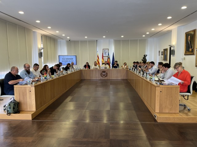 Vila-real adapta el servicio de recogida de residuos en los polígonos industriales con la implantación del puerta a puerta