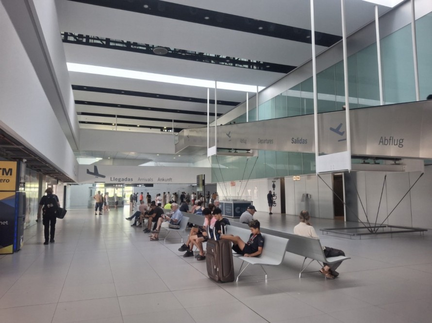 El aeropuerto de Corvera refuerza su idilio con Reino Unido y suma vuelos hacia Liverpool