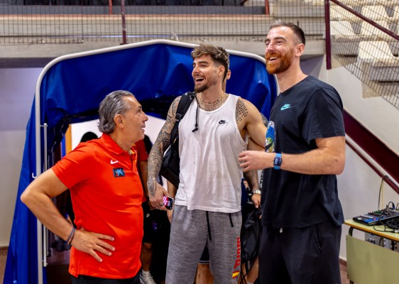 De Gasol a Llull, del Valencia Basket a la acb y la NBA, el baloncesto se rinde a Claver
