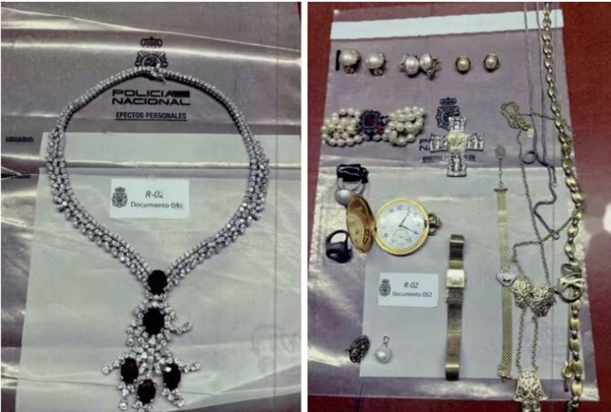 Las joyas intervenidas en el registro al despacho de Zapatero. - Foto: OBJETOS INTERVENIDOS EN LA CAJA FUERTE Las joyas intervenidas en el registro al despacho de Zapatero.