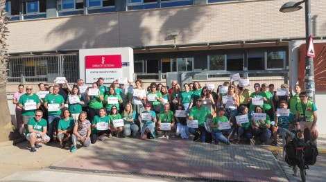 El profesorado del Andreu Alfaro de Paiporta se concentra para exigir a Conselleria la climatización del instituto