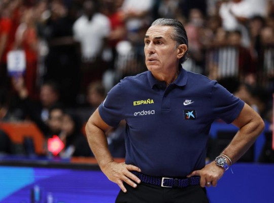 Scariolo pide no frustrarse y destaca el nivel de Brown, que dirige “cuando la bola quema”
