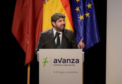 López Miras defiende que la Ley de Empresa Familiar evitará cierres por la falta de relevo