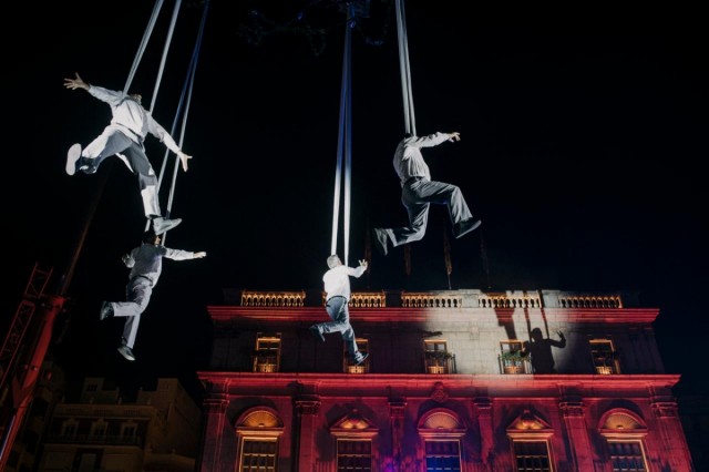 Castelló grita '¡Voalá!' en la plaza Mayor para dar el pistoletazo de salida al festival MUT!