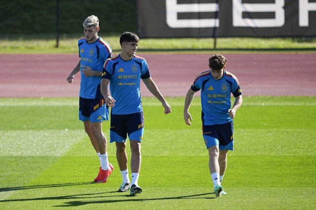 Roberto Fernández, Iván Fresneda y Víctor Muñoz, los descartes para Wembley