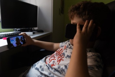 La ley que prohibiría las redes sociales a menores de 16 años avanza esta semana en el Congreso