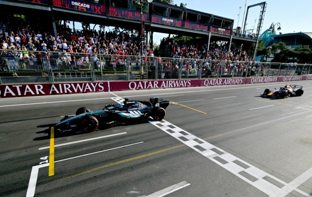 Russell gana el Gran Premio de Azerbaiyán, donde Antonelli acabó quinto y Sainz en los puntos