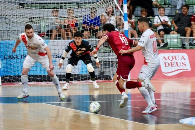 ElPozo se regala una goleada con dedicatoria para Bolarín, quien se despide como presidente
