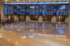 Las gestoras de Santander, CaixaBank y BBVA acumulan una inversión de 4.400 millones en el Ibex 35