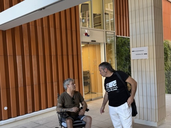 Compromís denuncia barreras de accesibilidad en el nuevo edificio municipal de Borrull en Castelló