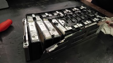 El ITC y la UJI participan en el desarrollo de una tecnología para fabricar nuevas baterías de coche eléctrico a partir de las usadas