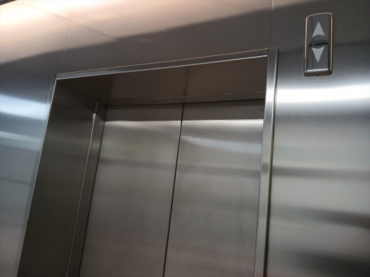 Arranca una nueva norma que obligará a revisar cerca del 40% de los ascensores instalados
