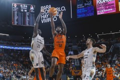 Valencia Basket se 'estrella' ante Lleida en un estreno liguero para olvidar