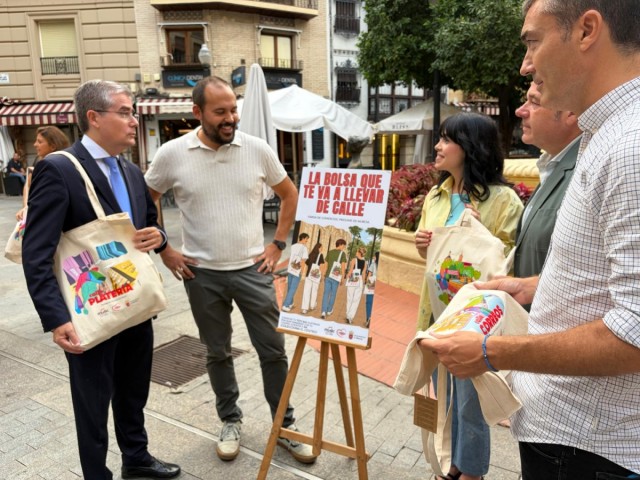 El comercio del centro de Murcia regalará 'tote bags' ilustradas por Eloy González por compras superiores a 30 euros