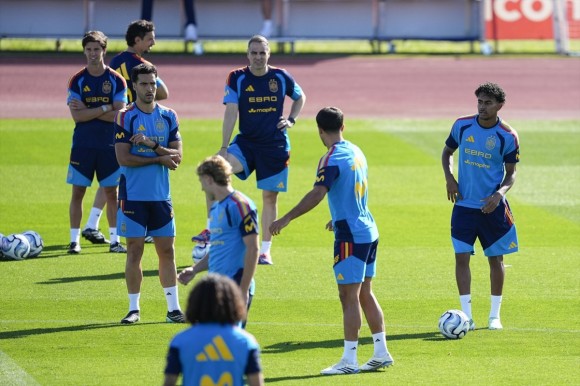 De la Fuente ya dispone de Le Normand y ultima detalles para recibir a Croacia