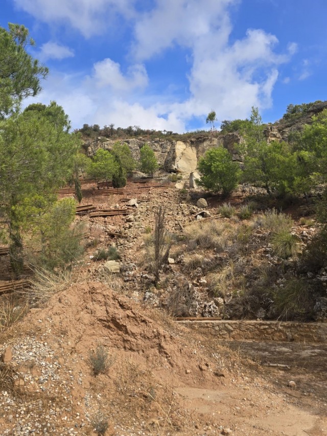 La Diputación de Valencia inicia obras de estabilización de la ladera de la zona de acampada Rincón de Olivera de Titaguas