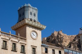 Alicante licitará la rehabilitación de las torres del edificio consistorial por 468.430 euros