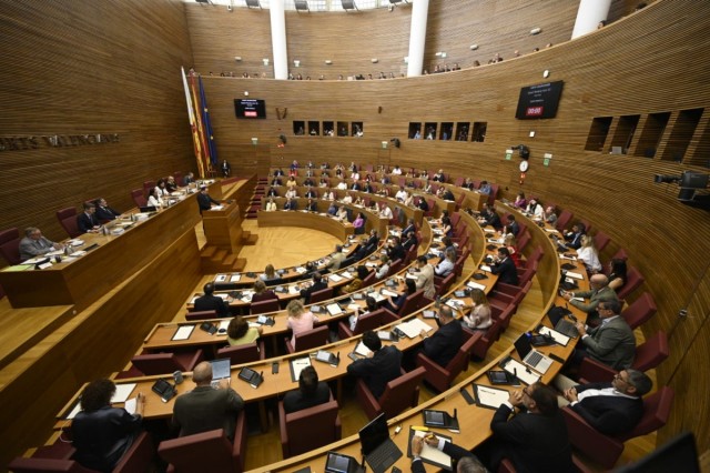 Llorca anticipa un convenio colectivo único para todos los cuerpos de bomberos y la ampliación del CCE