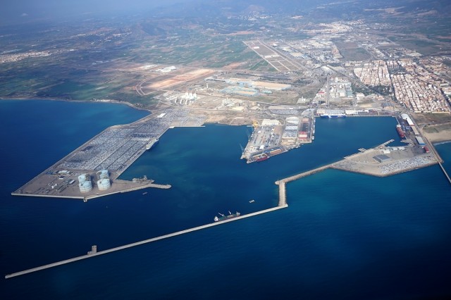 Valenciaport adelanta su proceso de electrificación con una planta undimotriz y una nueva plataforma solar