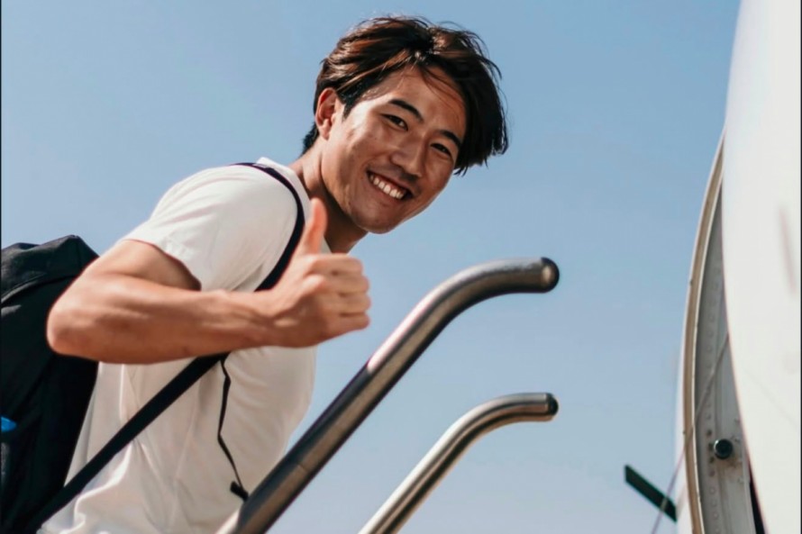Sato y Japón acuerdan que el atacante regrese a Valencia para conocer a Aguirre