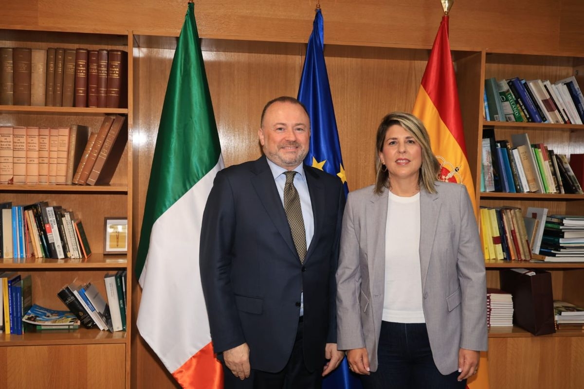 Encuentro de la alcaldesa, Noelia Arroyo, con el embajador de Irlanda en España - Foto: AYTO. CARTAGENA Encuentro de la alcaldesa, Noelia Arroyo, con el embajador de Irlanda en España