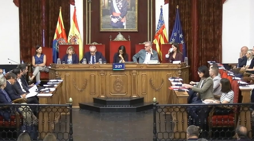 Pleno de septiembre en Elche: choques insalvables, insultos y consensos con 