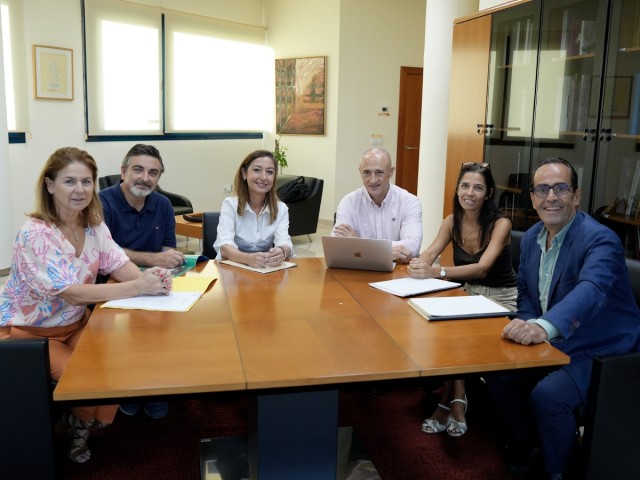 La asociación de componentes para el calzado destina 6.000 euros en becas para alumnado de la UMH