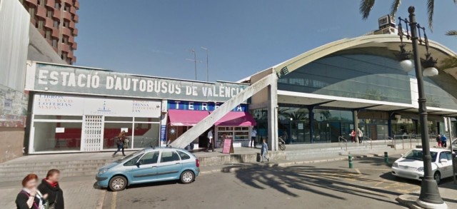 Cae parte del falso techo de una de las salas de la Estación de Autobuses
